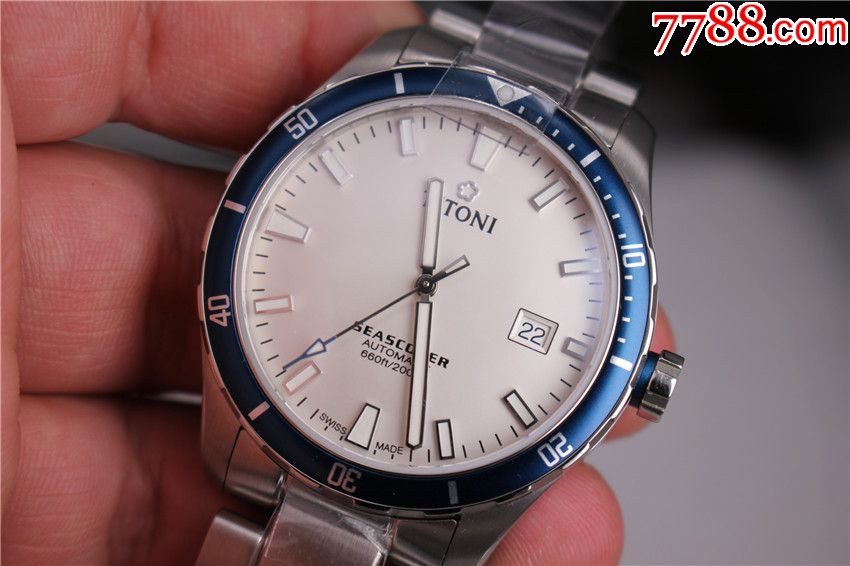 LABUBU二手价全线走低！迷你LA隐藏款价格腰斩有黄牛称暂